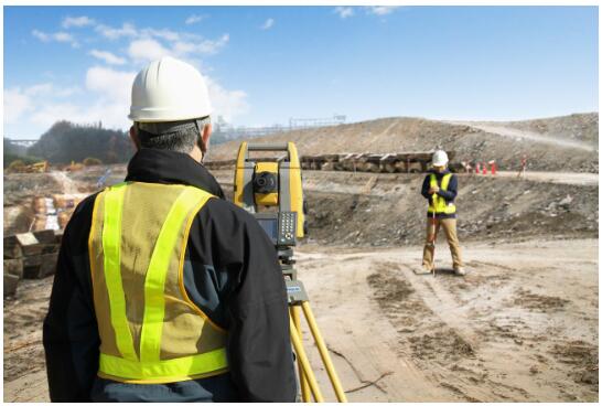 拓普康高精度測量機(jī)器人外業(yè)現(xiàn)場 拓普康高精度測量機(jī)器人外業(yè)現(xiàn)場